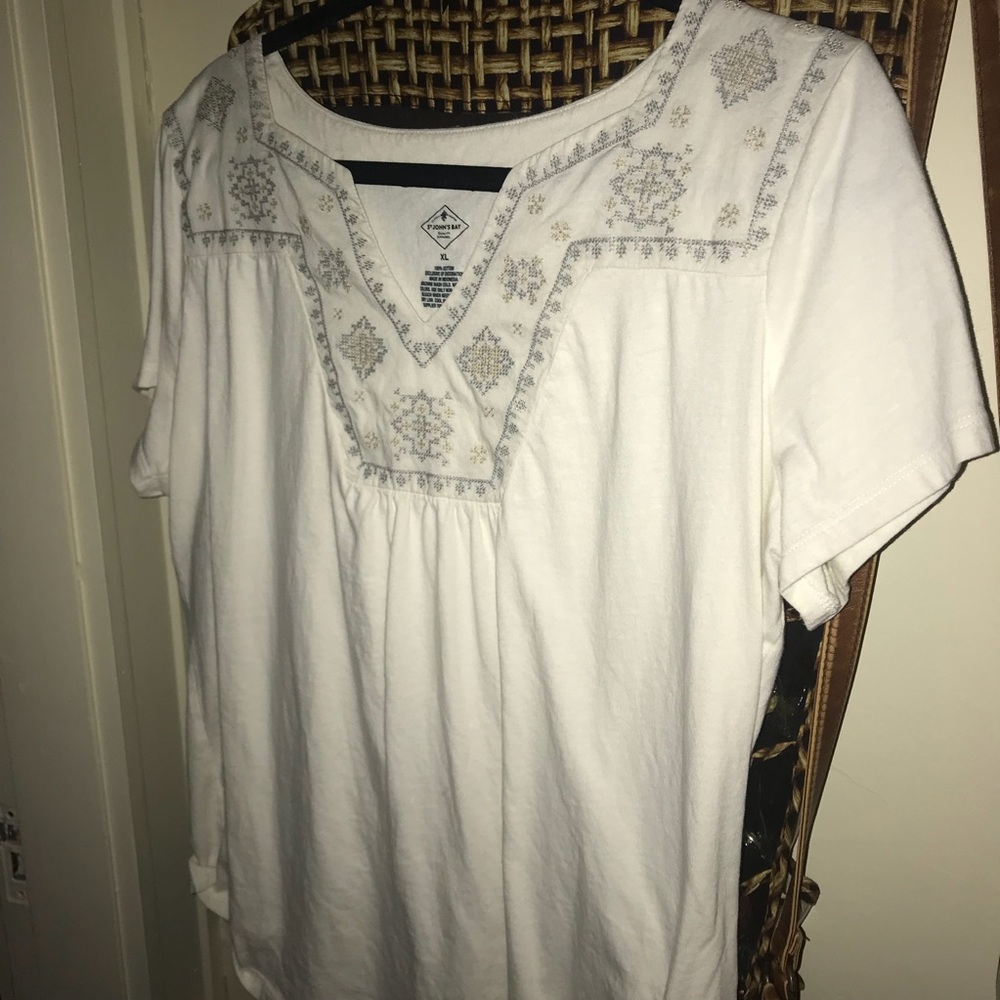 White collared short sleeve shirt size XL